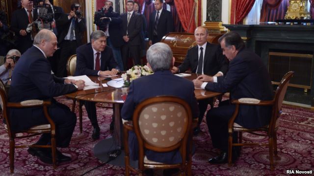 Рахмон и Атамбаев в Москве обсудили проблемы границы