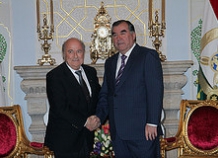 Эмомали Рахмон встретился с президентом ФИФА