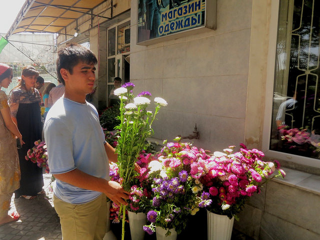 «Взвинченные» цены на цветы в День знаний
