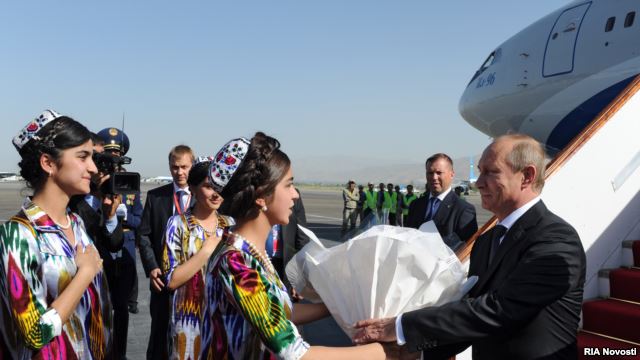 Владимир Путин прибыл в Душанбе для участия в саммите ШОС