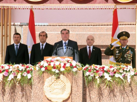20-ю годовщину создания погранвойск Таджикистана отметили грандиозным военным парадом