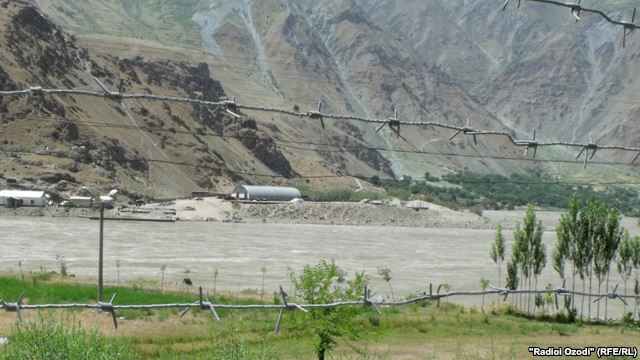 Таджикские пограничники застрелили двух афганских рыбаков