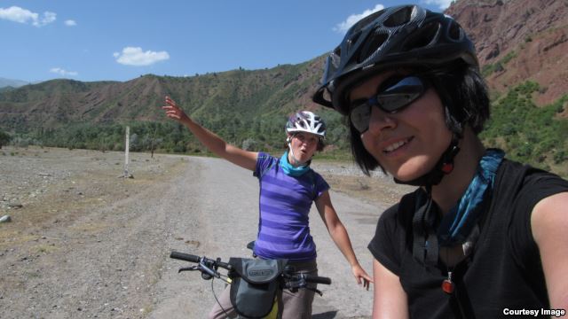 Немецкие велосипедистки вернулись из поездки в Бадахшан