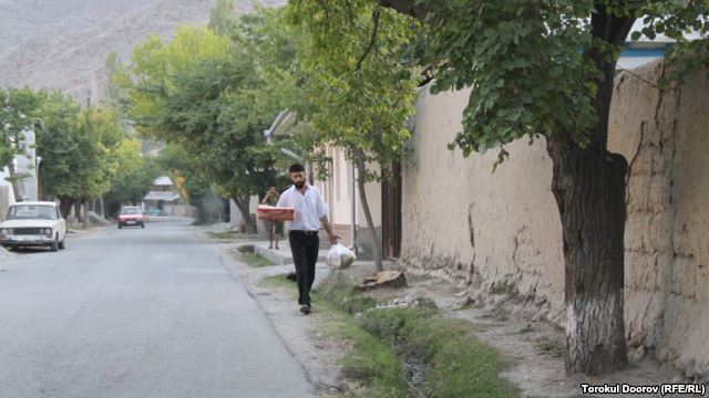 Ид Аль-Фитр сплотил жителей таджикских и киргизских приграничных сел