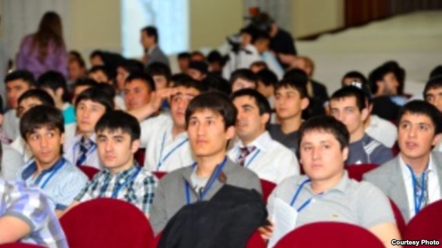 Имена 14 таджикских студентов вычеркнуты из черного списка ФМС
