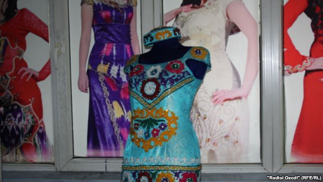 Новые тенденции в весенней коллекции таджикских модельеров - Навруз 2014