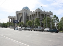 Строящийся уникальный объект в столице Таджикистана привлекает внимание высоких гостей страны