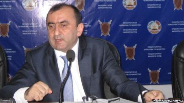 Прокурор недоумевает, чем таджикская национальная одежда хуже других?