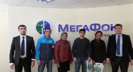 «МегаФон» вручил первым счастливчикам билеты в Россию