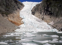 Таджикистан серьезно обеспокоен таянием своих ледников