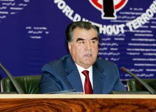 Президент Таджикистана предложил наказывать страны, защищающие террористов