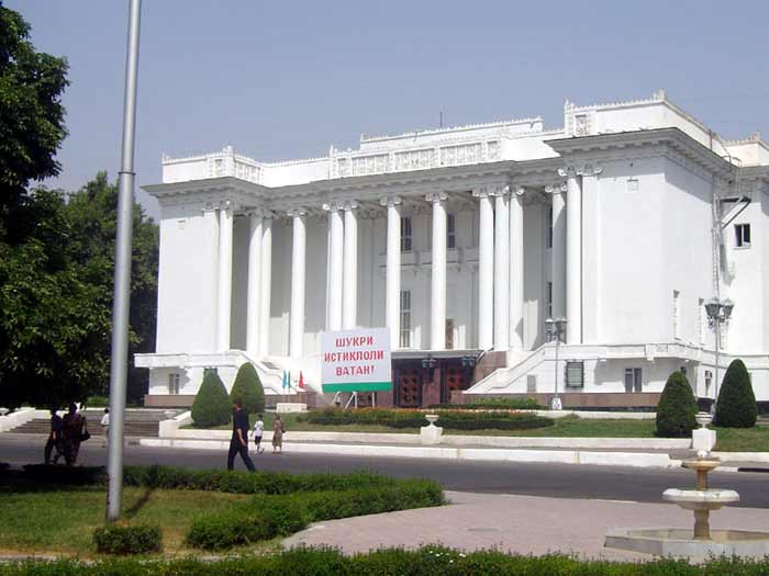 Театр оперы и балета в Душанбе закончил юбилейный сезон