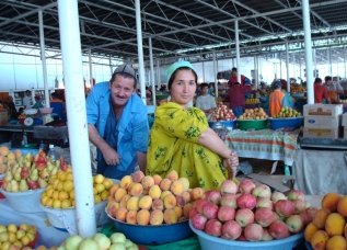 На «Зеленом базаре» в Душанбе отныне запрещена продажа промтоваров