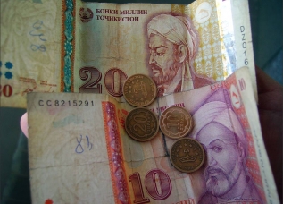 Gallup International: Только 34% населения Таджикистана доверяет национальной валюте