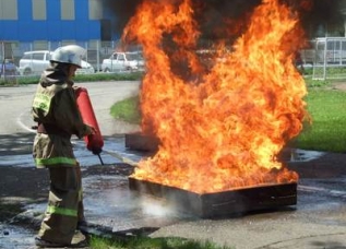Пожарные Таджикистана отмечают профессиональный праздник