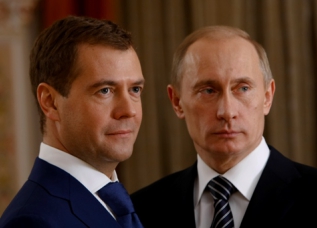 Медведев попросил Путина вновь стать президентом