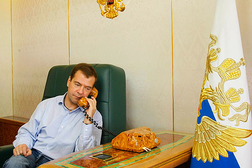 Медведев поздравил с президента Таджикистана с днем рождения