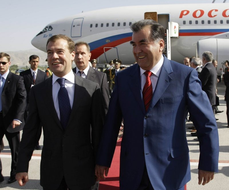 Президент Таджикистана отбыл в Москву