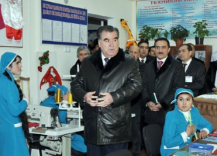Президент Таджикистана в канун нового года сделал подарки воспитанникам всех интернатов страны