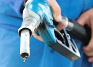 В Душанбе снизились цены на бензин Аи-92