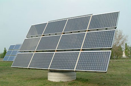 Жителям Рогуна подарили солнечные батареи