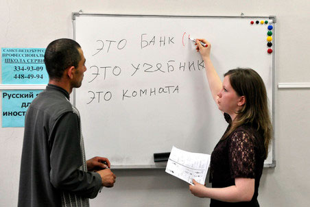 Глава МС предлагает увеличить уроки русского и английского в школах