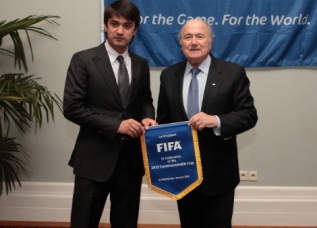 Рустам Эмомали провел переговоры с президентом ФИФА