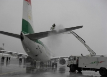 Снегопад не мешает работе столичного аэропорта