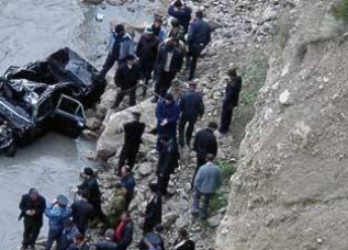 В Согде в результате аварии внедорожник опрокинулся в реку: 5 погибших