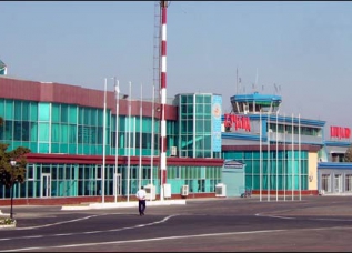 Самолет «Таджик Эйр» не может вылететь из Худжанда в Душанбе из-за долга за топливо