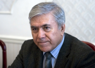 Х. Умаров: Таджикистану необходимо разработать новую промышленную политику