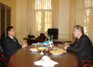 Посол Таджикистана в Москве принял камбоджийского дипломата