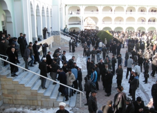 Мечеть семьи Тураджонзода может не вернуть себе статус пятничной