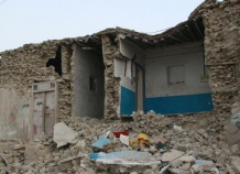 Президент посетил разрушенный землетрясением Тавильдаринский район