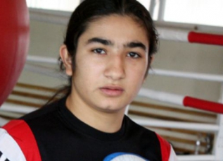 Мавзуна Чориева обеспечила себе бронзовую медаль чемпиона мира по боксу