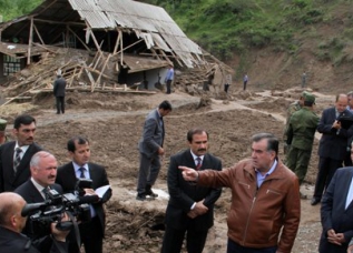 Власти Таджикистана направили гумпомощь жителям Тавильдары