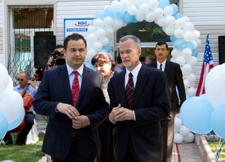 В Душанбе при поддержке США открылся новый диагностический центр