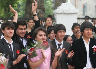 В Таджикистане в этом году стены школ покинули 101 тыс. выпускников 11-ых классов