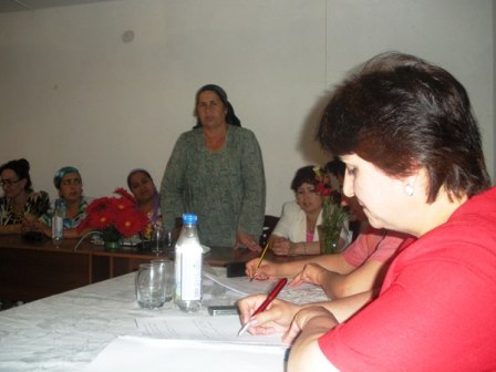 Активистки женского клуба Куляба поделились своими проблемами с депутатом Афзалшоевой