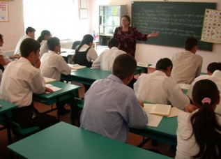 В 2014 году таджикские школьники смогут получить уже в школе права категории «А»