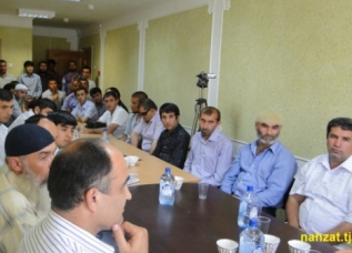 Лидер ПИВТ в Москве провел встречу с таджикскими трудовыми мигрантами