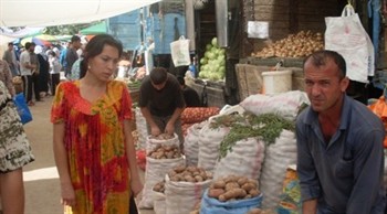В Душанбе минимаркеты заменят «Уголки дехканина»
