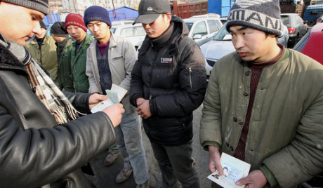 В Душанбе обсудили улучшение положения китайских мигрантов