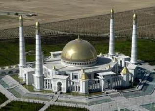 Эмомали Рахмон посетил гробницу первого президента Туркменистана