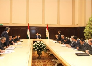 Президент Таджикистана провел рабочее совещание
