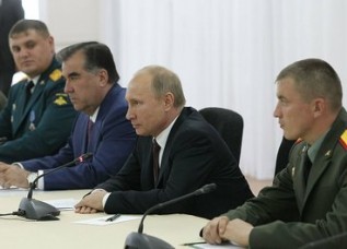 Путин наградил 201-ю РВБ в Таджикистане орденом Жукова