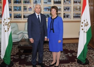 Новый посол США вручила копии верительных грамот главе МИД Таджикистана