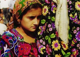 В Таджикистане признают проблему нарушения прав девочек