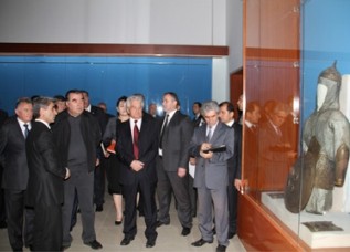 Э. Рахмон ознакомился с завершительным этапом строительства здания Национального музея Таджикистана