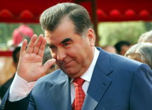 Президент Таджикистана отбыл в Кувейт после визита в Азербайджан